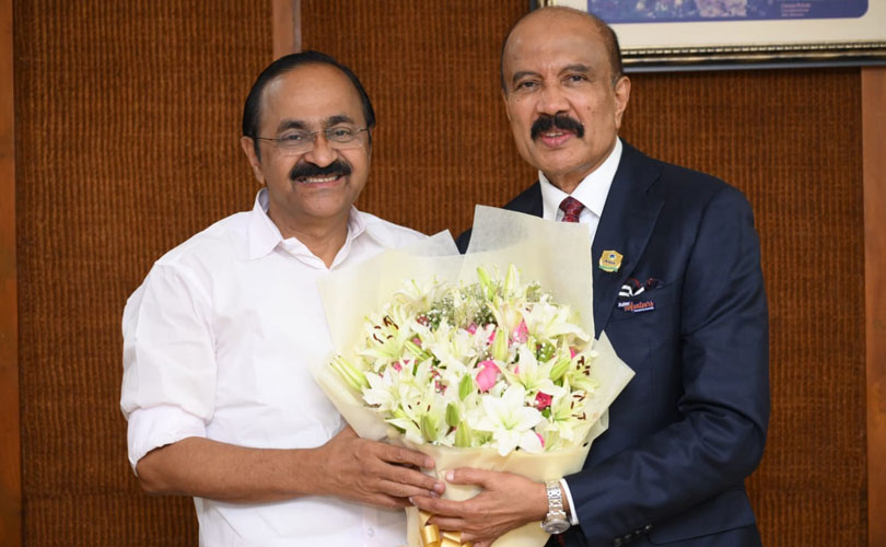 കേരളത്തിന്റെ ആരോഗ്യ-സാമൂഹിക വികസനത്തിന് പൂർണ്ണ പിന്തുണ പ്രഖ്യാപിച്ച് ആസ്റ്റർ; ഡോ. ആസാദ് മൂപ്പൻ  മുഖ്യമന്ത്രി  വി.ഡി. സതീശനുമായി കൂടിക്കാഴ്ച നടത്തി